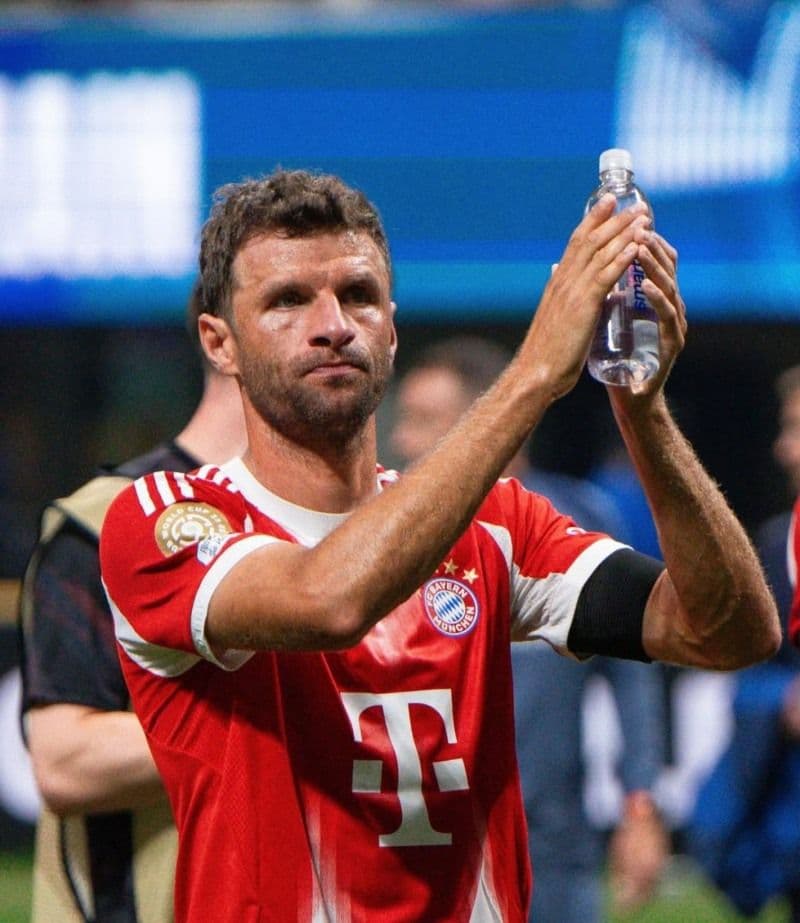 Thomas Müller’s Emotional Farewell: 33 Titles, 250 Goals, and 276 Assists – What’s Next for Bayern’s Legend?
