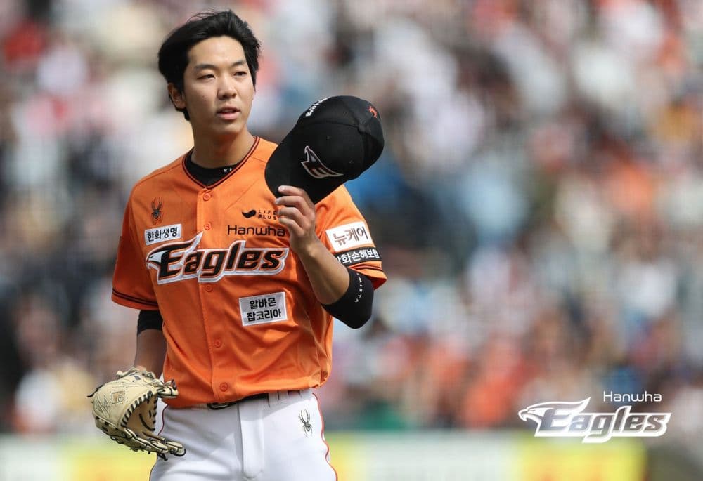 Hanwha Eagles' Fearless Future: Young Hwang Jun-seo Ready to Face KIA's Neill