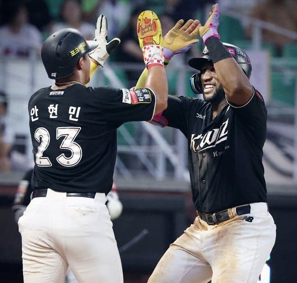 MVP Mel Rojas Jr.'s Heartfelt Message to His '12-Year-Younger' Best Friend Ahn Hyun-min: 'You Can Do It Too, MVP!'