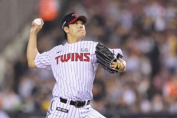 The Secret Behind LG's 40-Year-Old Bullpen Ace: 10 Years of Daily Training Routine That Keeps Kim Jin-seong Going Strong