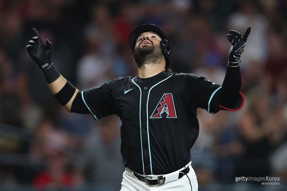Eugenio Suarezs Home Run Frenzy Ignites a 12-Team Hunt